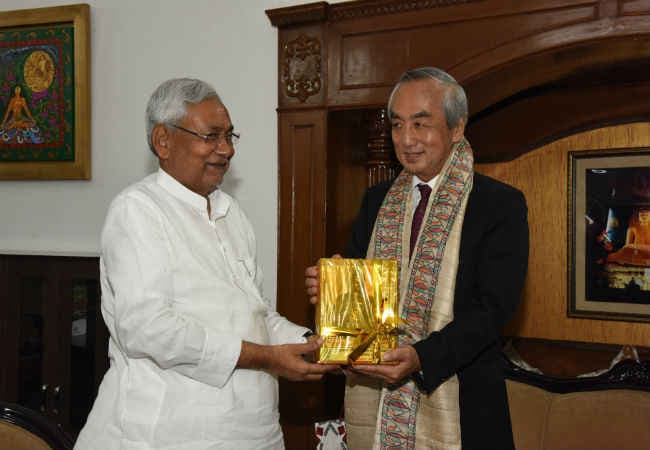 नीतीश कुमार से मिले भारत में जापान के राजदूत केन्जी हीरामत्सू