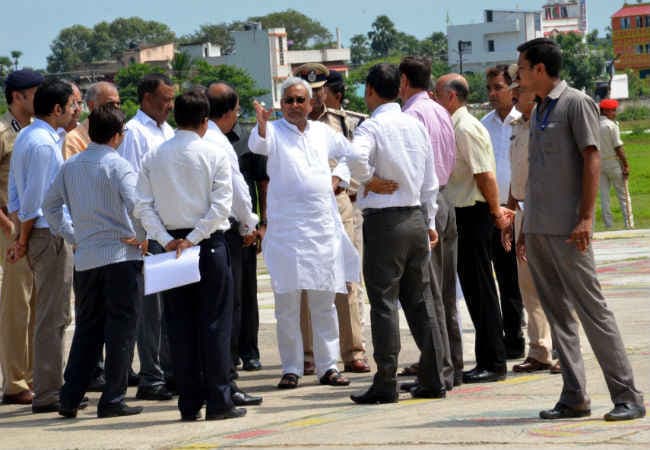 नीतीश ने किया भागलपुर के बाढ़ ग्रस्त क्षेत्रों का दौरा, अधिकारियों को दिये कड़े निर्देश