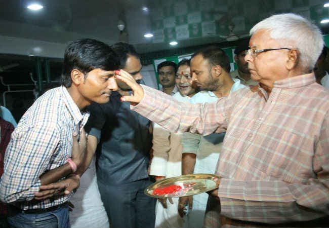 जम्मू-कश्मीर हाथ से बाहर जाता हुआ दिख रहा है : लालू