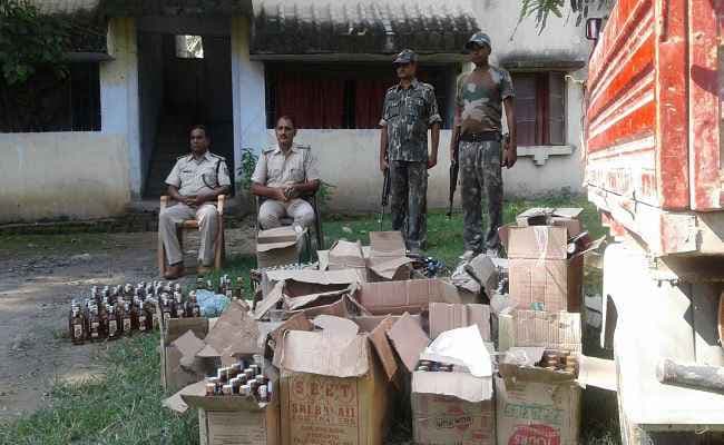 बिहार : औरंगाबाद में 621 बोतल विदेशी शराब के साथ दो गिरफ्तार