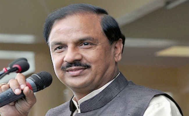 पर्यटन मंत्री महेश शर्मा ने कहा विदेश महिलाएं स्कर्ट से करें परहेज, भड़कीं मल्लिका शेरावत