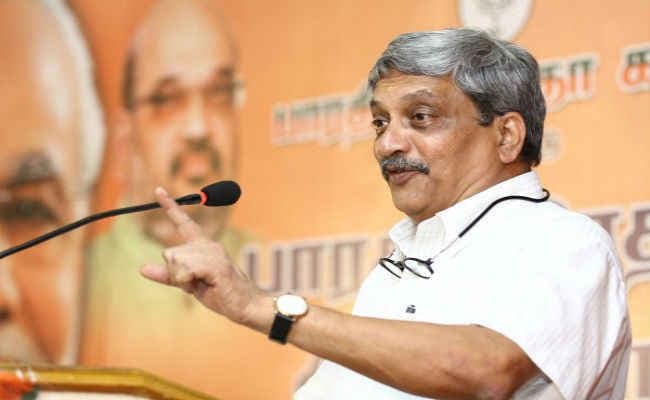 पर्रिकर ने कश्मीर पर कहा- छोटे ग्रुप ने अधिकतर लोगों को बना रखा है बंधक