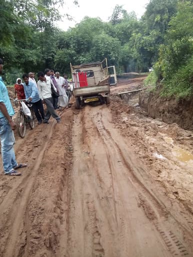 गढ़वा-सहिजना मार्ग पर आवागमन प्रभावित