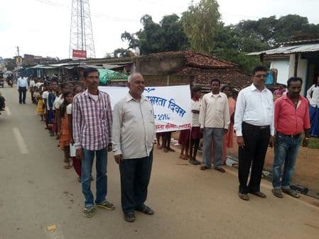 ओके:एल: फोटो- निरक्षरों को साक्षर बनाने का लिया संकल्प