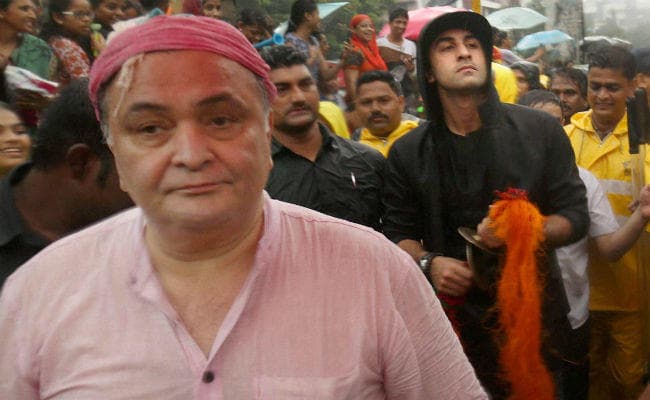 रणधीर कपूर ने पत्रकार को जड़ा ‘थप्पड़'', ऋषि ने प्रशंसक के साथ...