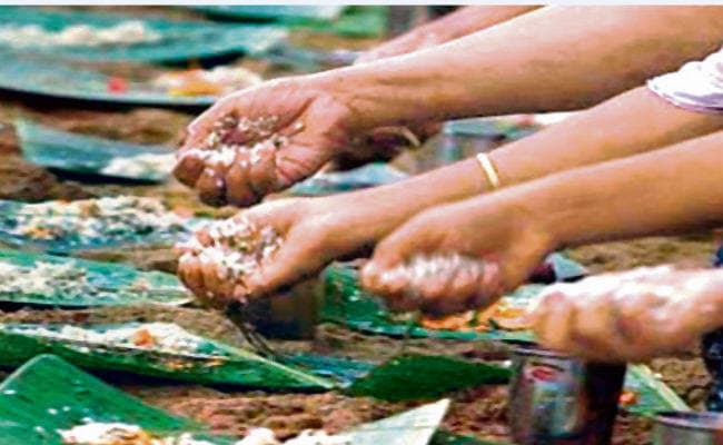 पितृपक्ष में करें देवत्व का दर्शन