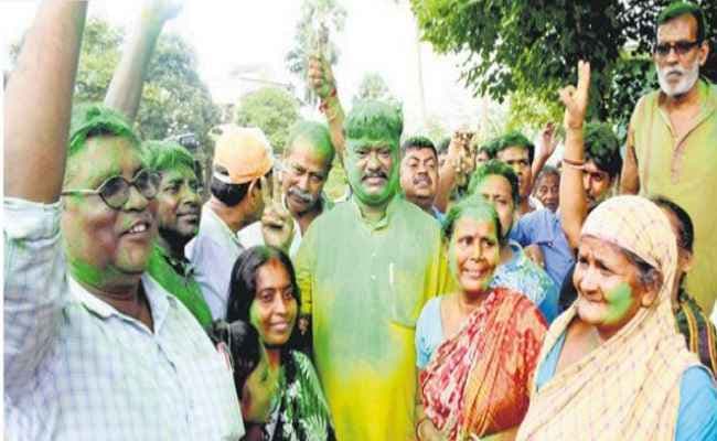 सुप्रीम कोर्ट के ऐतिहासिक फैसले पर झूमा सिंगूर