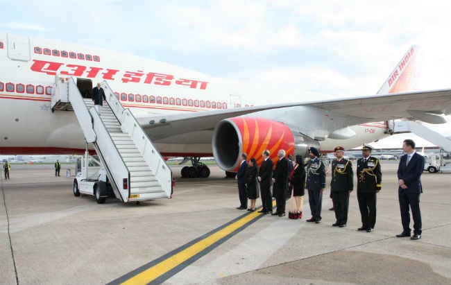 ड्यूटी चार्ट में अवकाश दर्ज नहीं होने का एयरइंडिया पायलटों ने किया विरोध