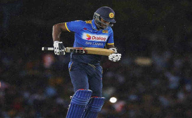 बाउंसर लगा एंजेलो मैथ्‍यूज के हेलमेट पर और ह्यूज की मौत की यादें ताजा हो गई