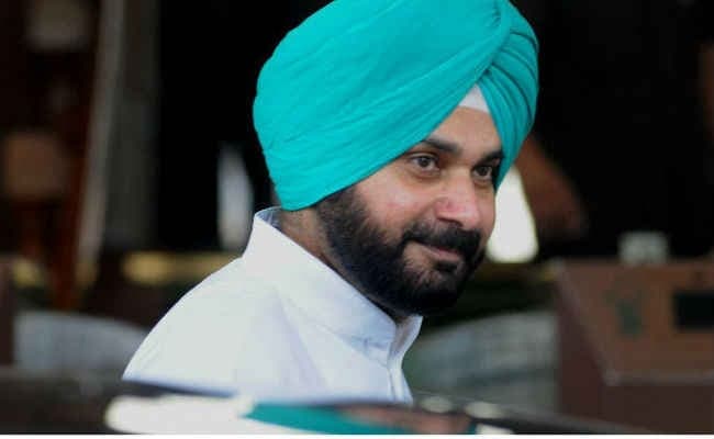 नवजोत सिंह सिद्धू के इस्तीफे के बाद पंजाब कांग्रेस में सियासी भूचाल, रजिया सुलताना समेत इन्होंने छोड़ा पद