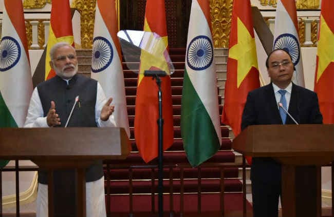 भारत और वियतनाम ने 12 समझौतों पर किए हस्ताक्षर