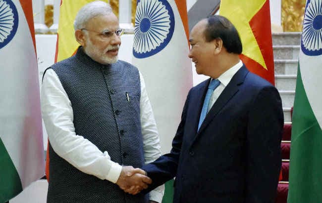 वियतनाम के साथ रक्षा सहयोग गहरा करने के लिए 50 करोड़ डॉलर देगा भारत