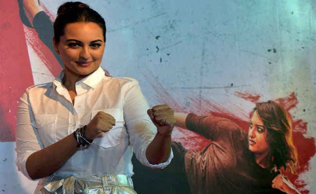 फैंस को भा गई दबंग सोनाक्षी, जानें ‘अकीरा'' की कमाई ?