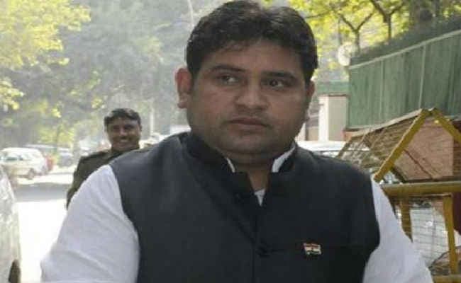 सीडी कांड : आत्मसमर्पण के बाद पूर्व आप नेता संदीप कुमार को अज्ञात जगह ले गयी दिल्ली पुलिस