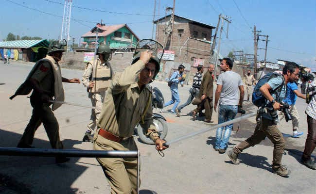 कश्मीर में युवक की मौत, मृतकों की संख्या बढ़कर 71 हुई