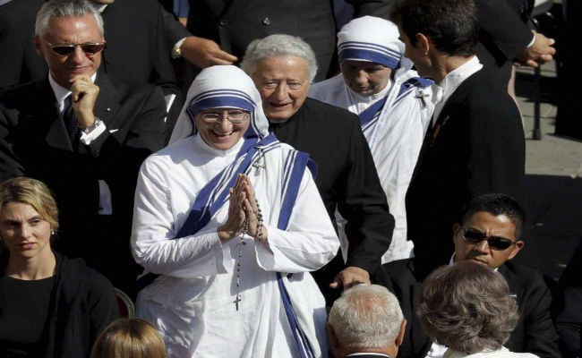 मदर टेरेसा संत घोषित, पोप फ्रांसिस का ऐलान