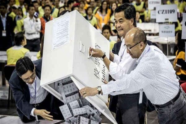 हांगकांग के अहम चुनाव में रिकॉर्ड मतदान