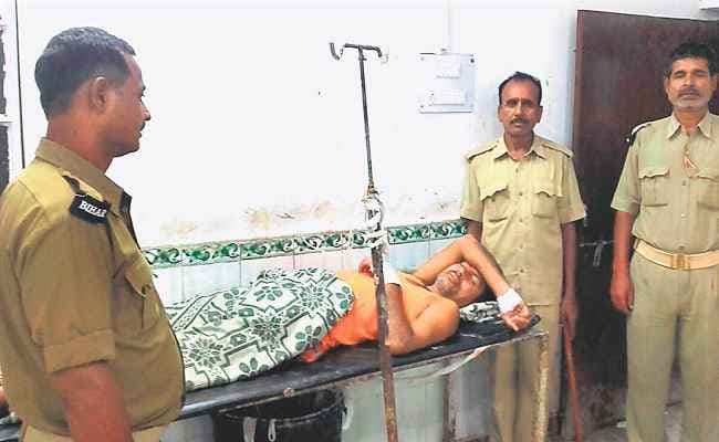 बिहार : गोपालगंज में नशे में मिला यात्री, जीआरपी ने पीटा
