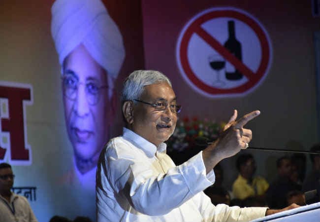 टॉपर्स घोटाला : दोषियों पर कार्रवाई विश्व में एक नजीर होगी - नीतीश