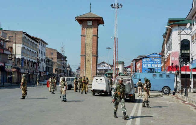 श्रीनगर से हटाया गया कर्फ्यू, मृतक संख्या बढकर हुई 72