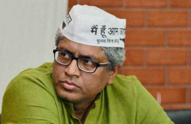 ‘आप” प्रवक्ता आशुतोष ने खुद के खिलाफ कार्रवाई किये जाने की आलोचना की