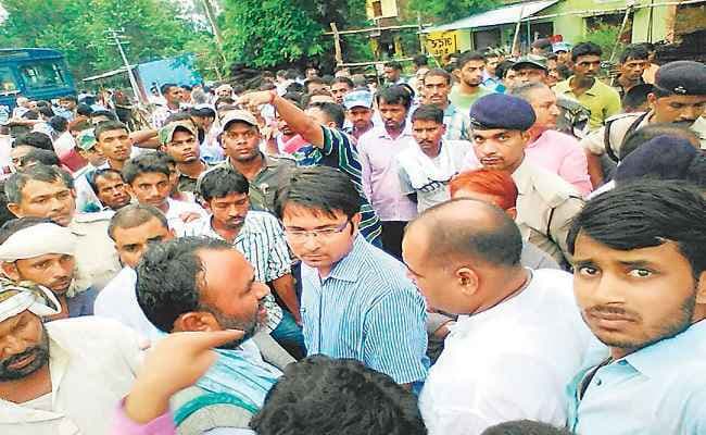 बिहार : पशु मेला परिसर में गिरा 11 हजार वोल्ट का तार, दो की मौत, 30 लोग झुलसे