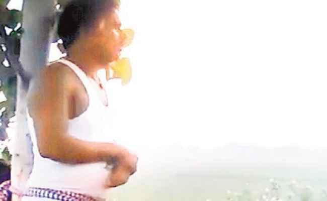 बिहार : गुस्साये ग्रामीणों ने शराब के दो कारोबारियों को बांध कर पीटा