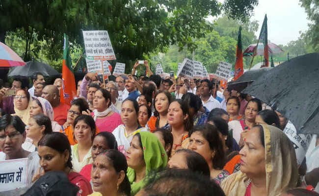 VIDEO: ‘आप'''' नेताओं ने कहा- केजरीवाल पर हमला प्री-प्लान था