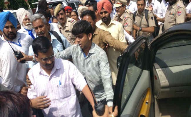 दिल्ली से लुधियाना तक केजरीवाल का विरोध