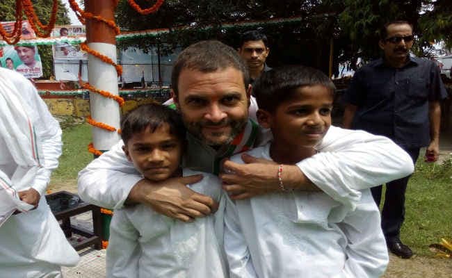 बाबरी विध्वंस के 24 साल बाद गांधी परिवार का सदस्य अयोध्या में, हनुमान गढ़ी में की पूजा