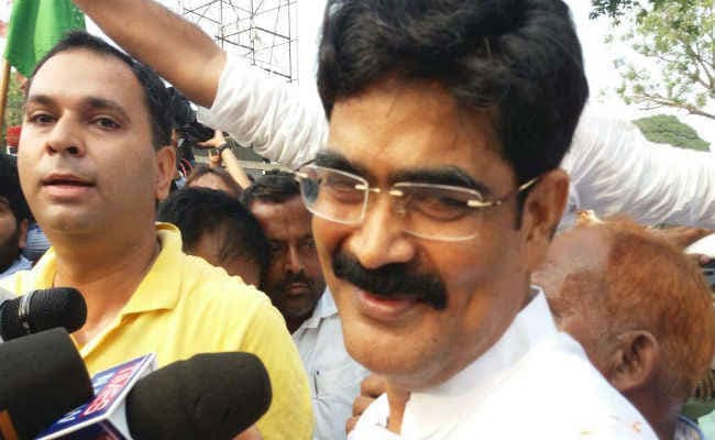 बिहार : 11 साल बाद जेल से रिहा हुए बिहार के बाहुबली नेता शहाबुद्दीन, लालू को बताया अपना नेता