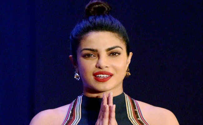 आशा भोंसले चाहती हैं उनकी बायोपिक में प्रियंका निभाये उनका किरदार...