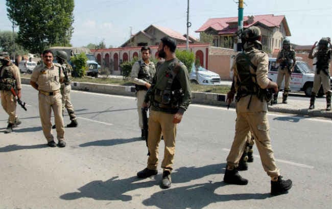 कश्मीर में ईद की पूर्वसंध्या पर भी जनजीवन रहा प्रभावित
