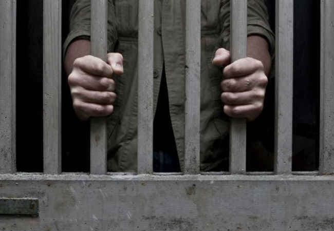 बिहार के मुंगेर जेल में मोस्ट वांटेड कैदियों के वार्ड में छापेमारी
