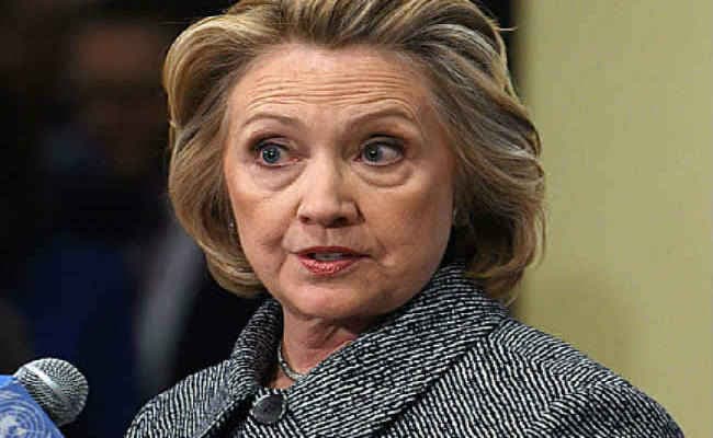 हिलेरी निमोनिया से पीड़ित, कैलिफोर्निया का दौरा रद्द