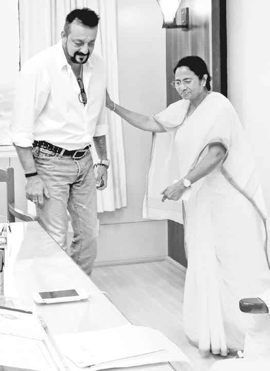 बॉलीवुड अभिनेता संजय दत्त ने की मुख्यमंत्री ममता बनर्जी से मुलाकात