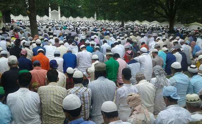 बिहार : पटना के गांधी मैदान में अता की गयी बकरीद की नमाज, राज्यपाल व मुख्यमंत्री ने दी बधाई