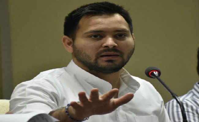 शीशे के घरवाले दूसरों पर नहीं फेंकते पत्थर : तेजस्वी