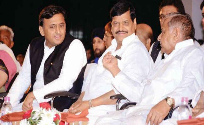 उत्तर प्रदेश में निर्णायक मोड़ पर पहुंची चाचा-भतीजे की लड़ाई?