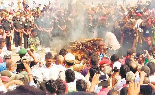 उड़ी हमला : शहीदों को सलाम, ...अब तुम्हारे हवाले वतन साथियों
