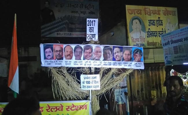 VIDEO : गुस्से में हैं कतरास के लोग, नरेंद्र मोदी, रघुवर दास, सुरेश प्रभु, पीयूष गोयल समेत 10 लोगों को ‘2017 का रावण’ बताया