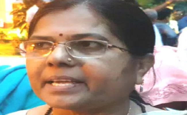 बिहार : समाज कल्याण मंत्री मंजू वर्मा के काफिले पर पथराव, दो सुरक्षाकर्मी घायल