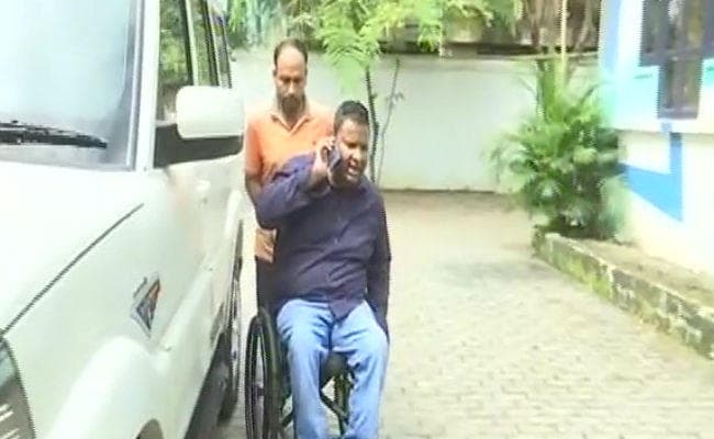 राष्‍ट्रगान के दौरान खड़ा नहीं हुआ दिव्यांग तो सुनना पड़ा, ''देखो पाकिस्तानी बैठा है''