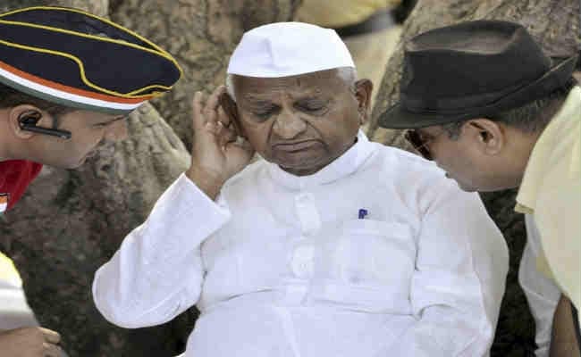 केजरीवाल पर फिर फूटा अन्ना का गुस्सा, बोले, अब दूर ही रहो