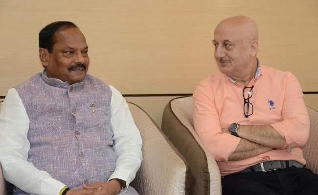 मुख्यमंत्री रघुवर दास से मिले अनुपम खेर, कहा : चारों ओर है झारखंड की प्रगति की चर्चा