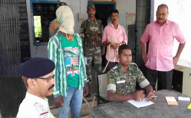 पुलिस के हत्थे चढ़ा पीएलएफआई का हार्डकोर उग्रवादी, एरिया कमांडर भागने में सफल