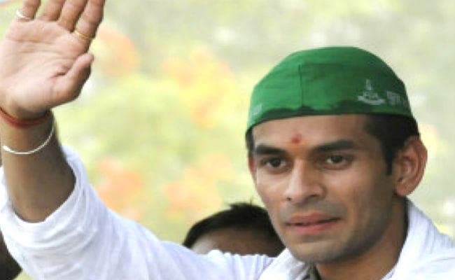 नीतीश और भागवत के एक मंच पर आने को लेकर तेज प्रताप ने किया ट्वीट, नीतीश कुमार से पूछा- हाॅफ-पैन्ट भी पहनेंगे क्या?