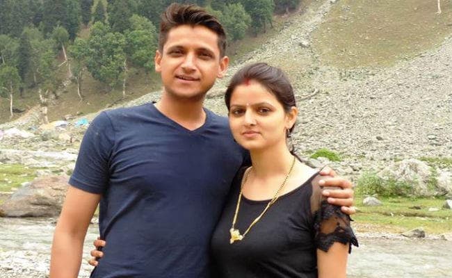 Positive News : यह IAS अफसर पत्नी, प्रशासनिक अधिकारियों संग मिल चमका रहा बच्चों का भविष्य