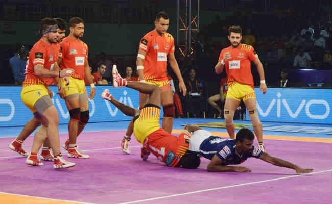 प्रो कबड्डी लीग : गुजरात फारच्यून जाइंट्स ने दबंग दिल्ली को हराया