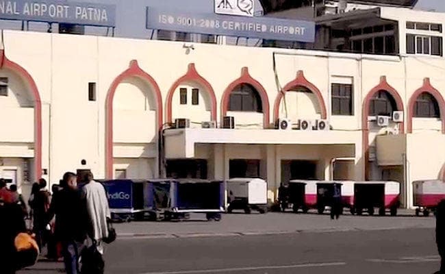 जब पटना एयरपोर्ट पर यात्री ने किया सस्‍ते चाय, काफी, स्टॉल का उद्धाटन, पहले मिलता था 60रू में, अब..